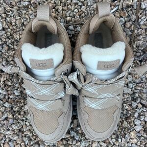 UGG Lowmel sneaker color sand